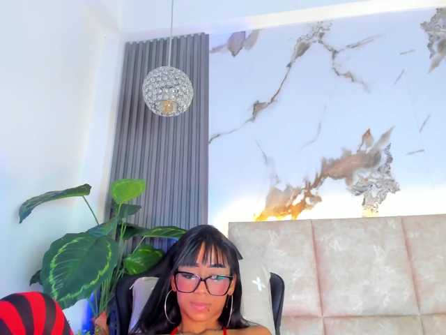 KhateMiller live cam on BongaCams