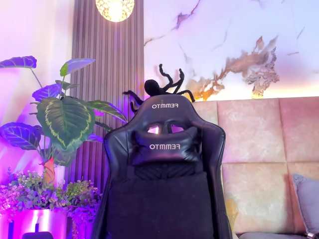 KhateMiller live cam preview
