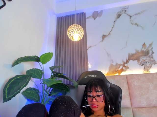 KhateMiller live cam on BongaCams
