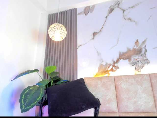 KhateMiller live cam on BongaCams