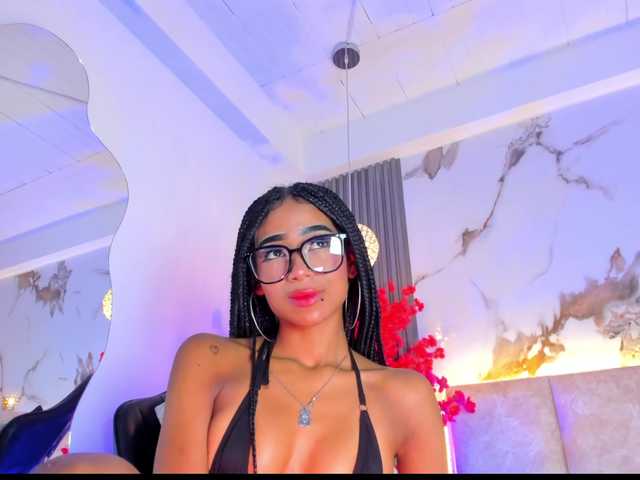 KhateMiller live cam on BongaCams