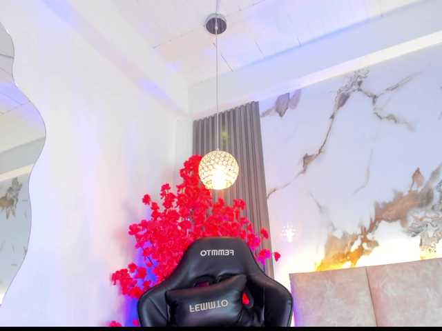 KhateMiller live cam on BongaCams