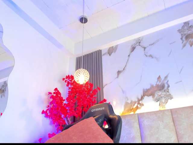 KhateMiller live cam on BongaCams