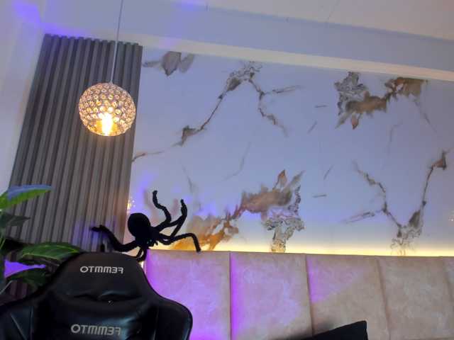 KhateMiller live cam on BongaCams