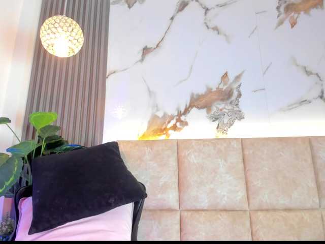 KhateMiller live cam on BongaCams