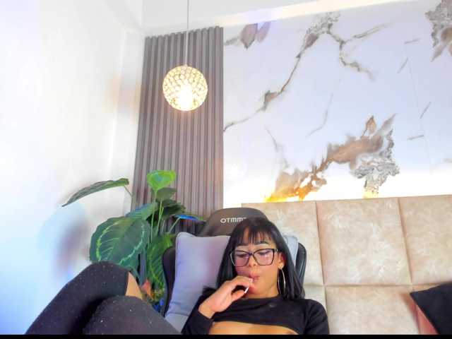 KhateMiller live cam on BongaCams