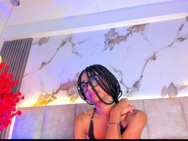 KhateMiller live cam on BongaCams