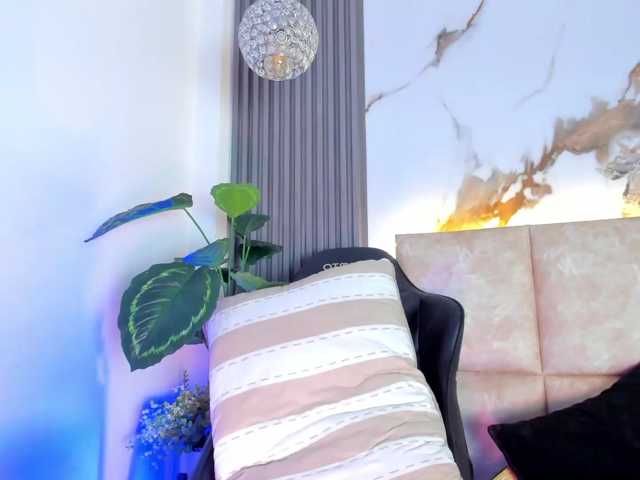 KhateMiller live cam on BongaCams