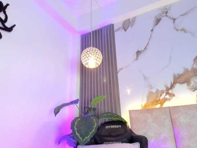 KhateMiller live cam on BongaCams