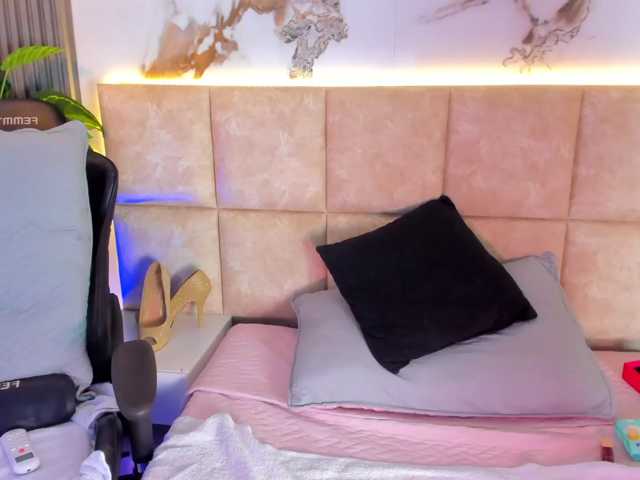 KhateMiller live cam on BongaCams