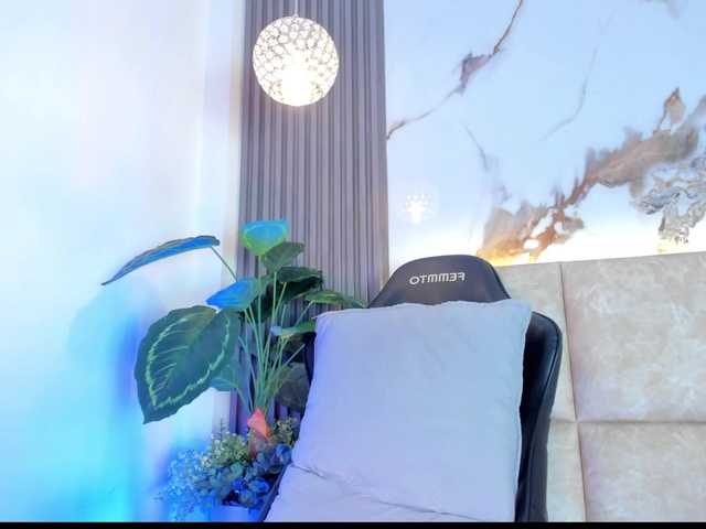 KhateMiller live cam on BongaCams