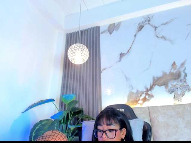 KhateMiller live cam on BongaCams