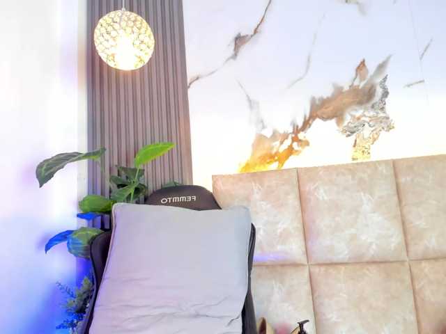 KhateMiller live cam on BongaCams
