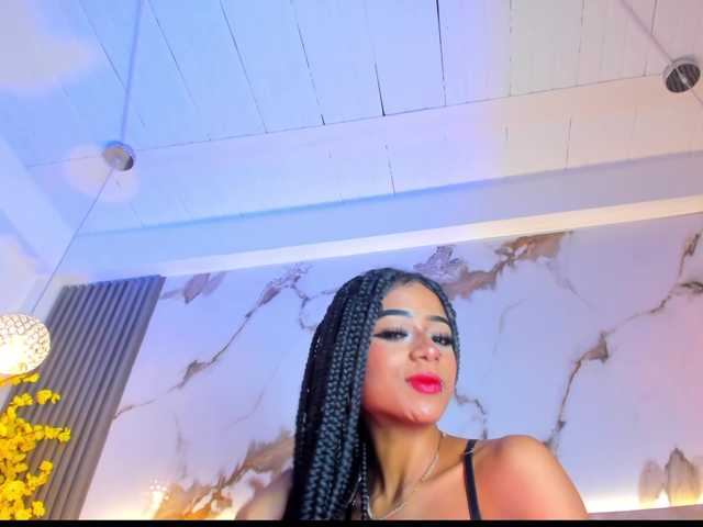 KhateMiller live cam on BongaCams