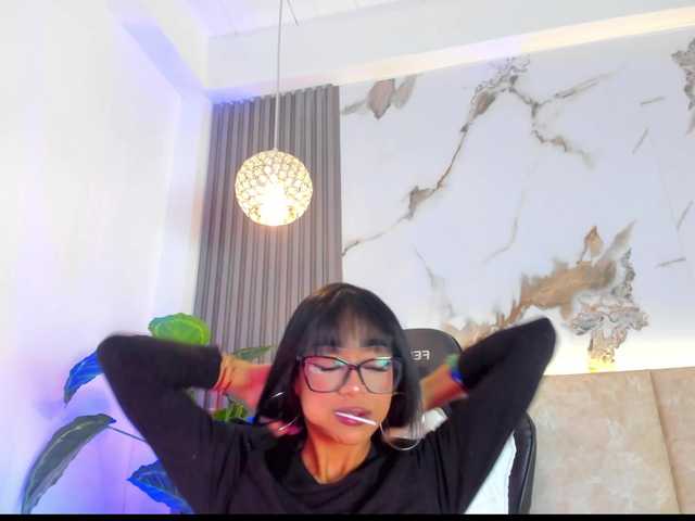 KhateMiller live cam on BongaCams