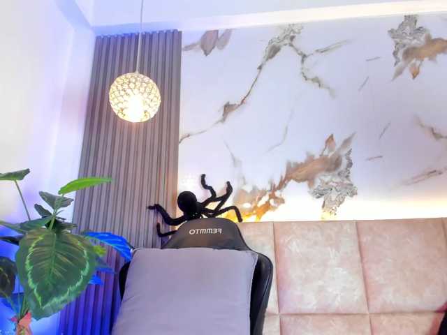 KhateMiller live cam on BongaCams