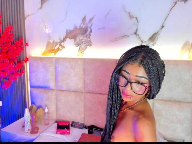 KhateMiller live cam on BongaCams