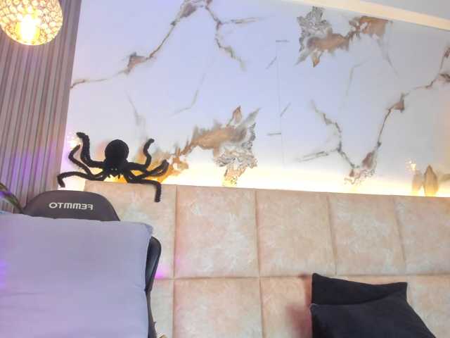 KhateMiller live cam on BongaCams