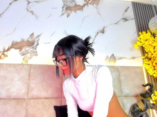 KhateMiller live cam on BongaCams