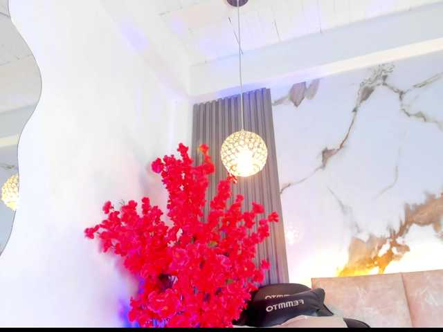 KhateMiller live cam on BongaCams