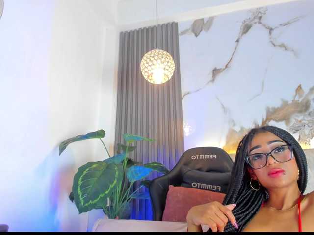 KhateMiller live cam on BongaCams