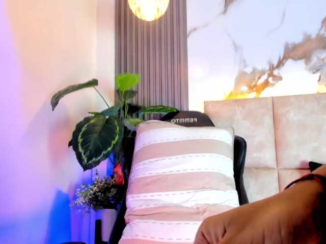KhateMiller live cam on BongaCams