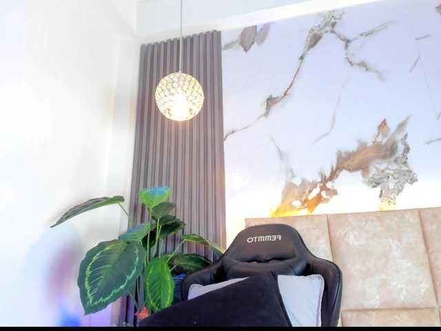 KhateMiller live cam on BongaCams