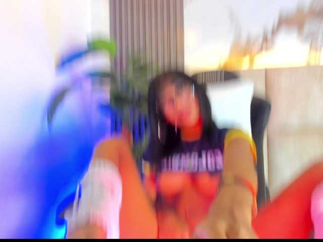 KhateMiller live cam on BongaCams