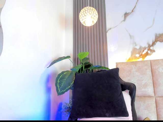 KhateMiller live cam on BongaCams