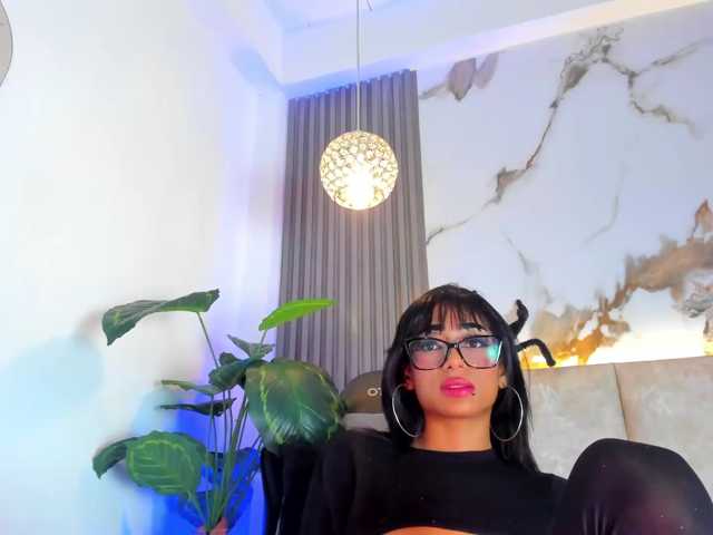 KhateMiller, en directo ahora en BongaCams