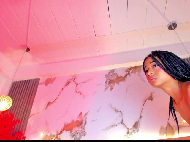 KhateMiller live cam on BongaCams