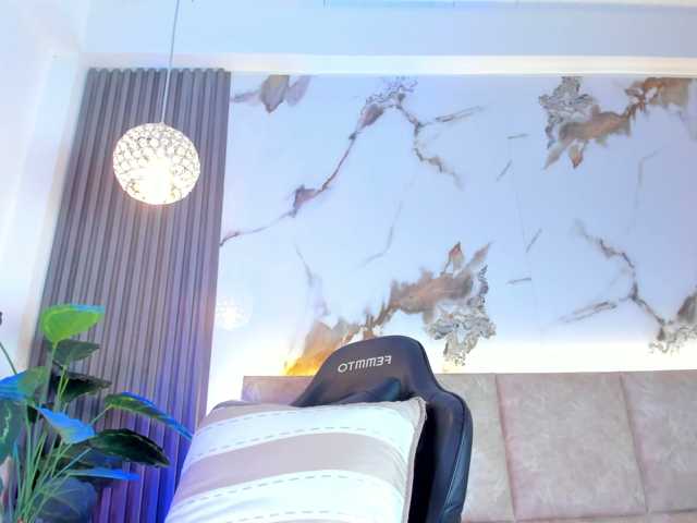 KhateMiller live cam on BongaCams