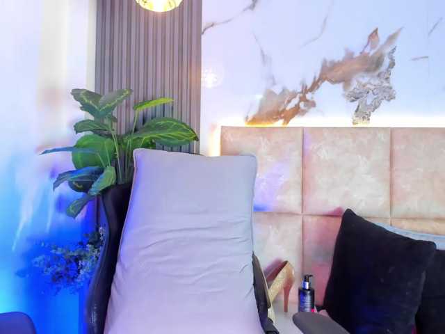 KhateMiller live cam on BongaCams
