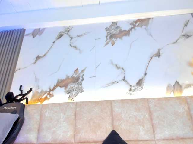 KhateMiller, en directo ahora en BongaCams