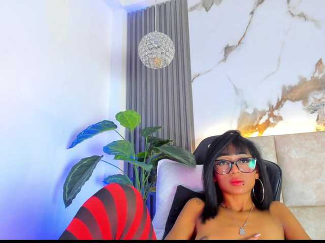 KhateMiller live cam on BongaCams