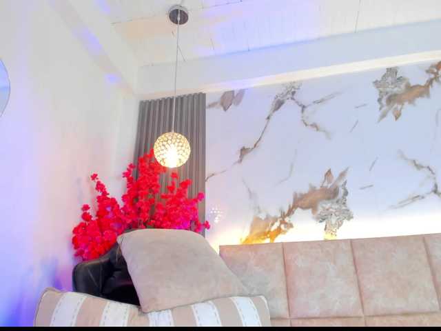 KhateMiller live cam on BongaCams