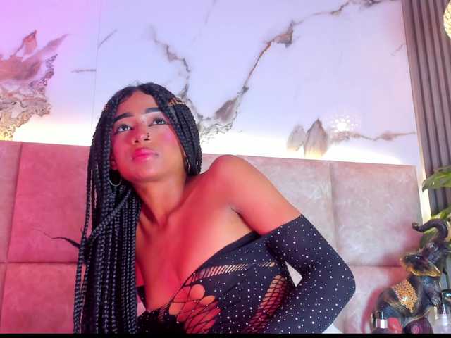 KhateMiller live cam on BongaCams
