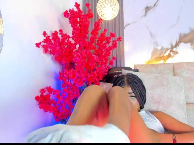 KhateMiller live cam on BongaCams