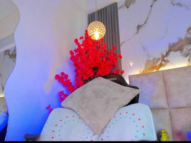 KhateMiller live cam on BongaCams