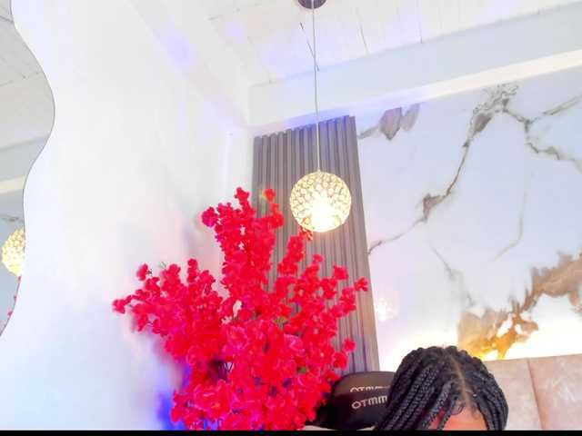 KhateMiller live cam on BongaCams
