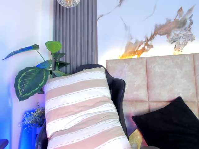 KhateMiller live cam on BongaCams