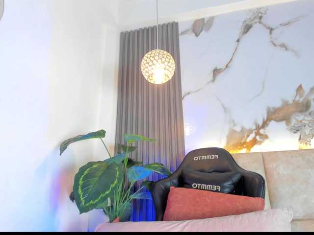 KhateMiller live cam on BongaCams