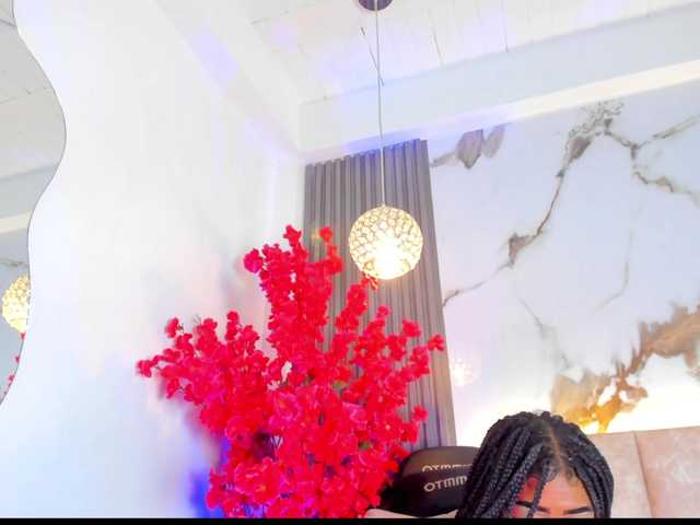 KhateMiller live cam on BongaCams