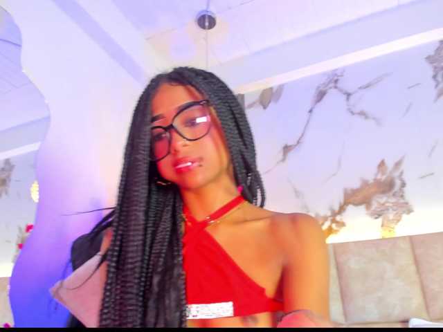 KhateMiller live cam on BongaCams