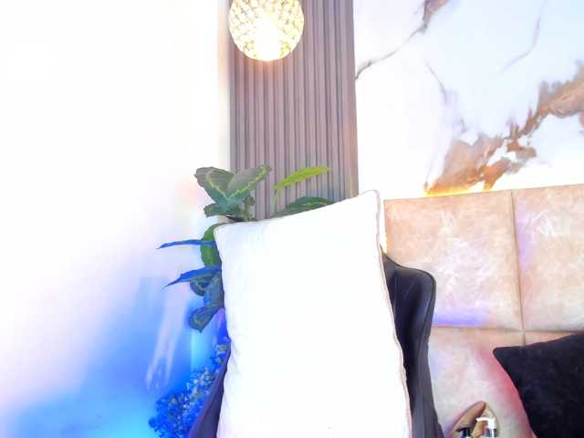 KhateMiller live cam on BongaCams