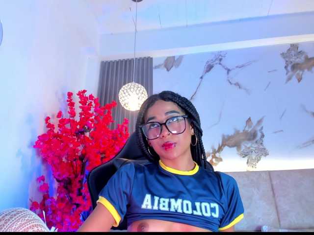 KhateMiller live cam on BongaCams