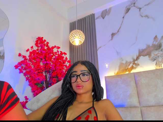 KhateMiller live cam on BongaCams