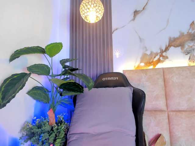 KhateMiller live cam on BongaCams