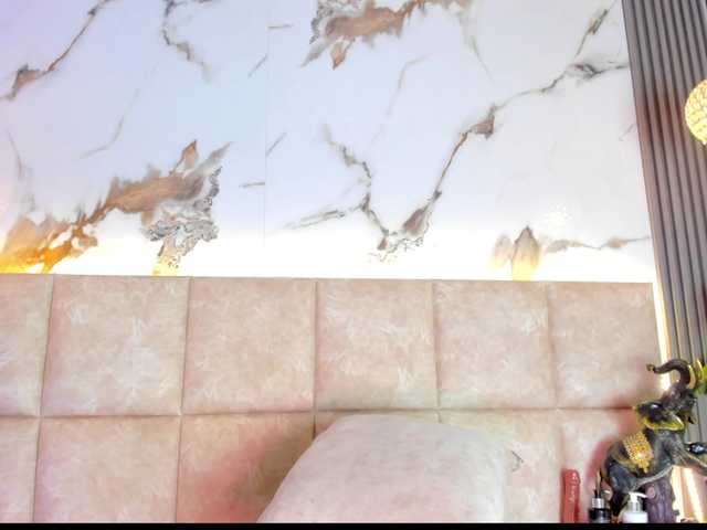 KhateMiller live cam on BongaCams