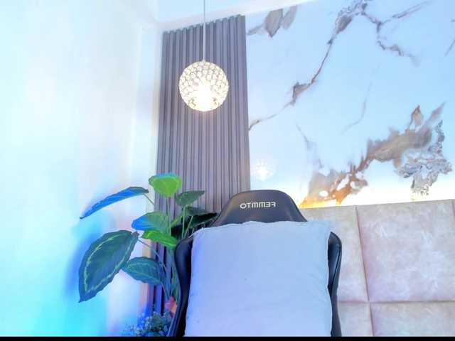 KhateMiller live cam on BongaCams